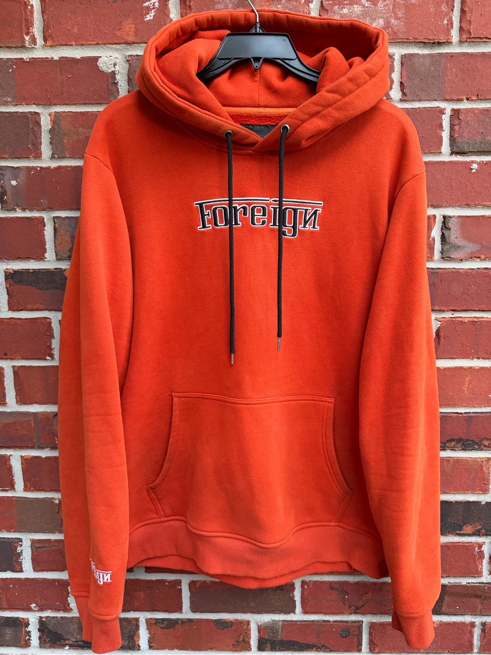 Foreign Men’s 2XL Orange Pullover Hoodie Sweatshirt w/ Embroidered Chest Logo F7